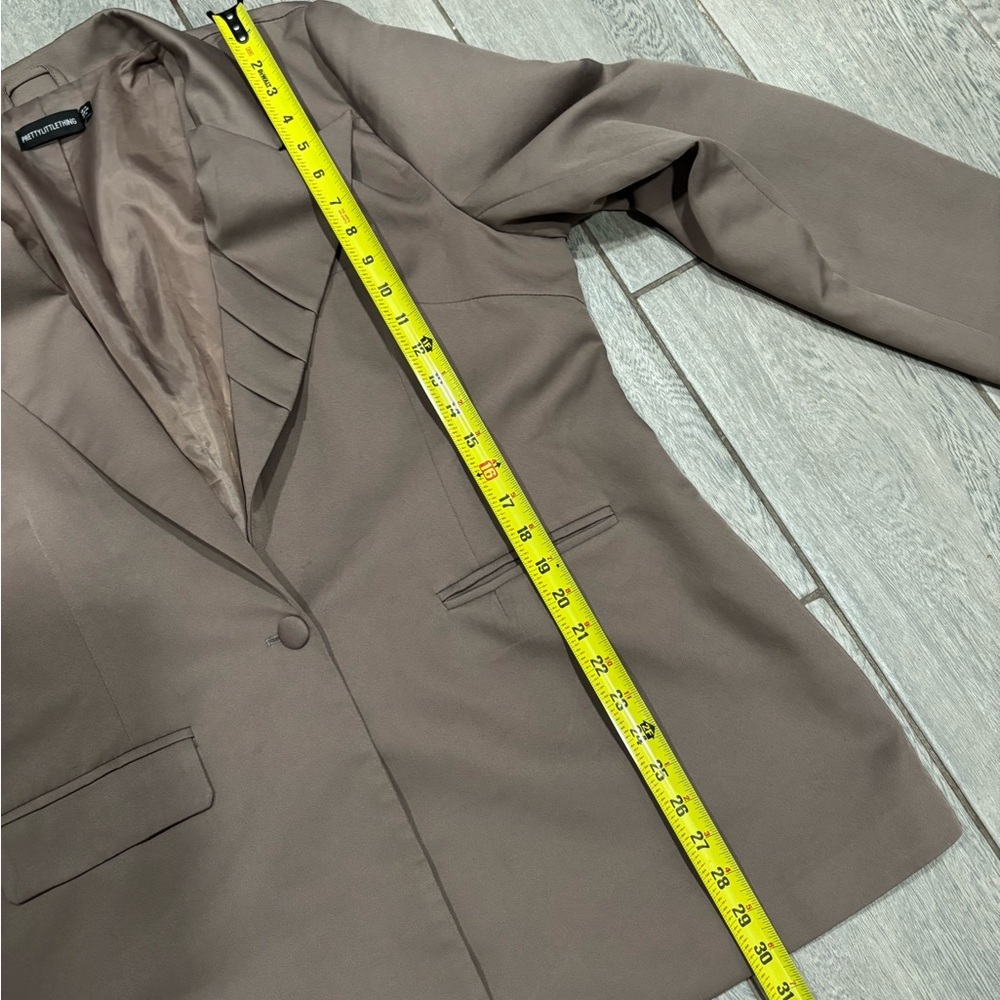 Pretty Little Thing PLUS MOCHA CINCHED WAIST BLAZER Size 14 - Picture 10 of 10